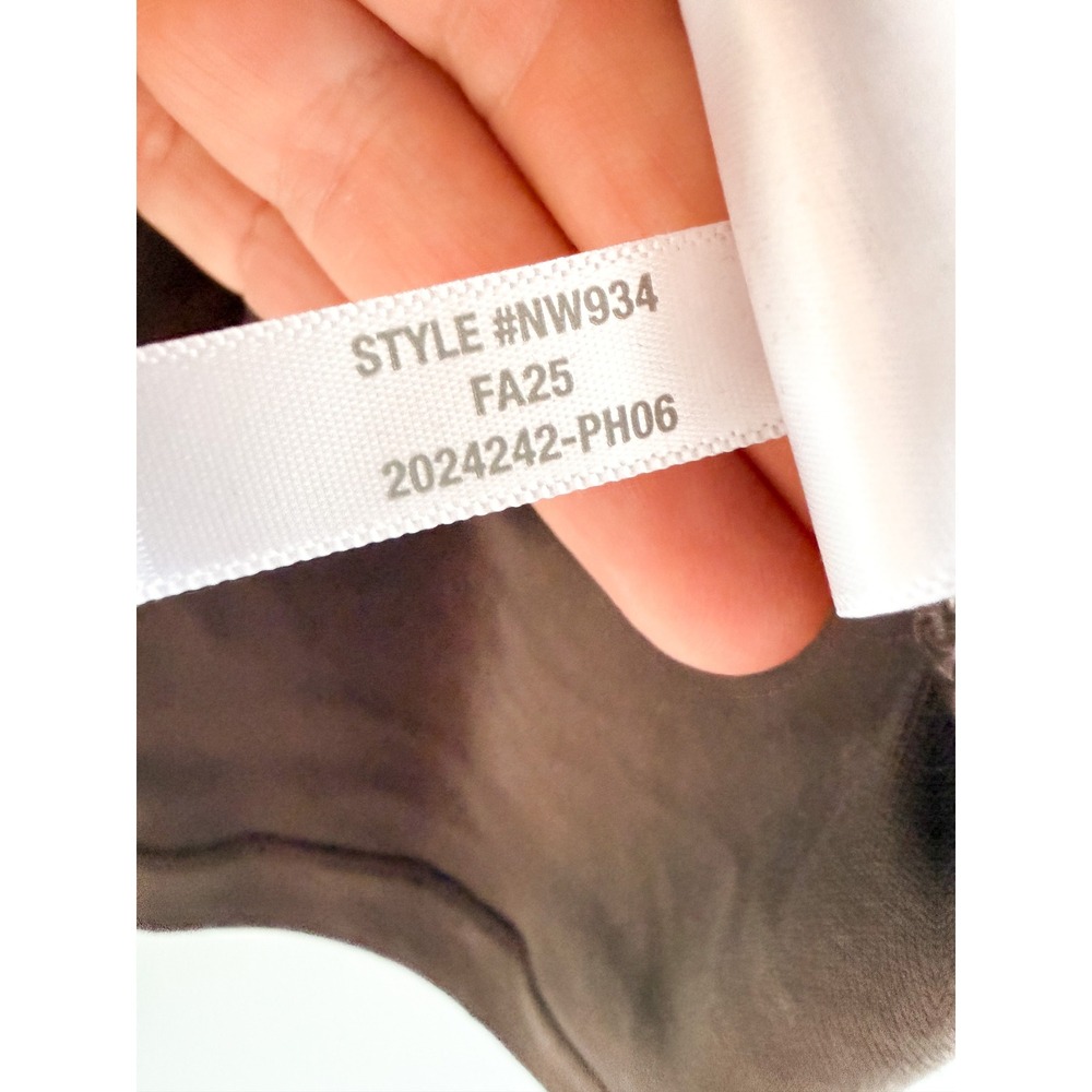 Madewell | NWT '90s V-Neck Baby Tee Compact Cotton Brown | Sz XL - Picture 6 of 7